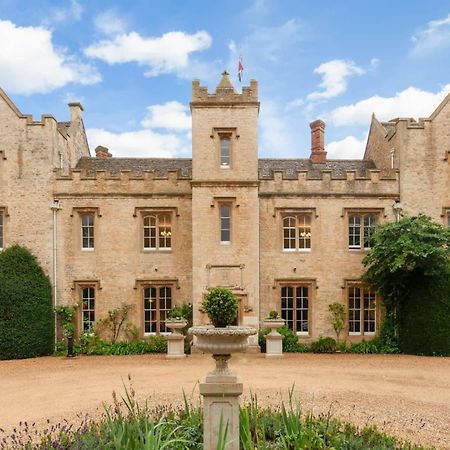 Weston Manor Hotel Exterior photo