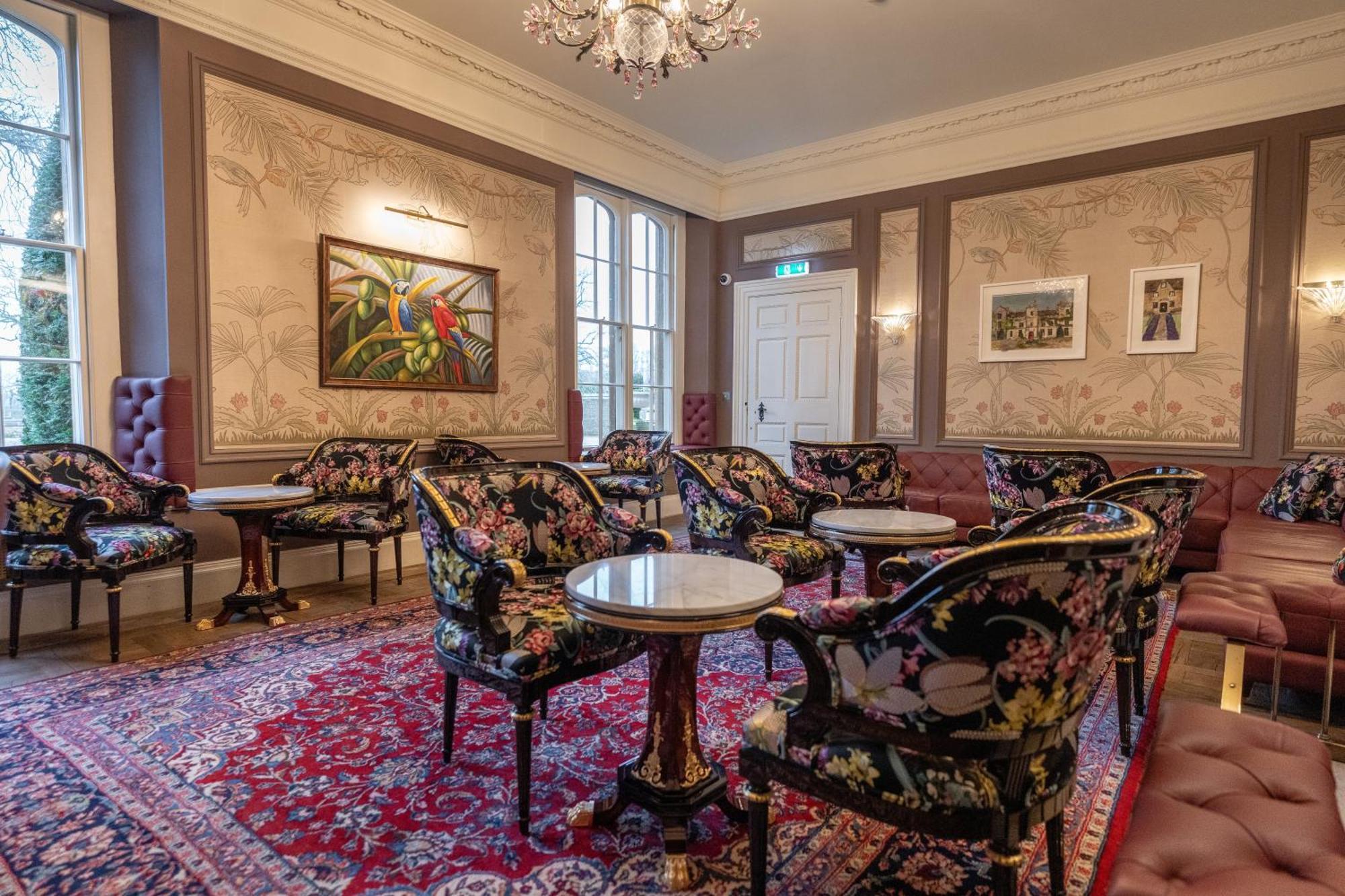 Weston Manor Hotel Exterior photo